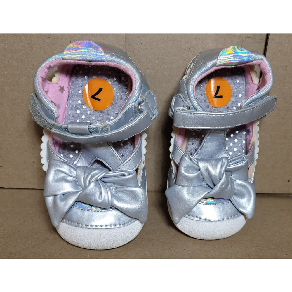 rare BORN Baby Girl Size 7 NUBORN silver hiny pink stars wide toe. Sandals NEW